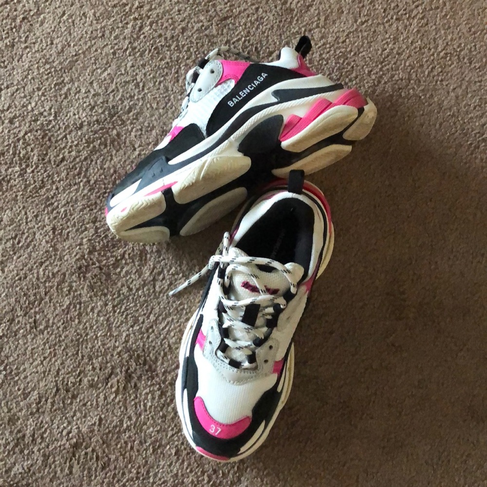 Triple S Low Top Sneaker